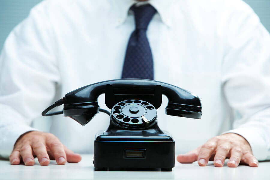 آیا نماینده خدمات مشتری در مرکز تماس و کالسنتر می‌تواند تلفن تماس‌گیرنده را قطع کند؟